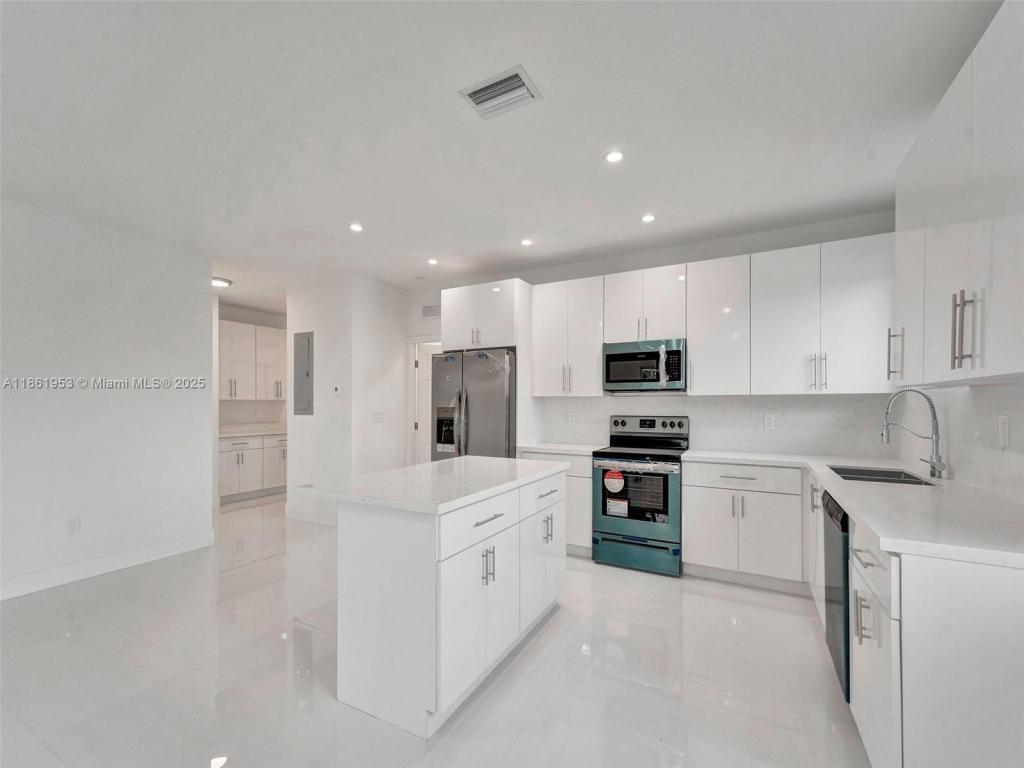Foto principal - 2631 E 7th Ave
