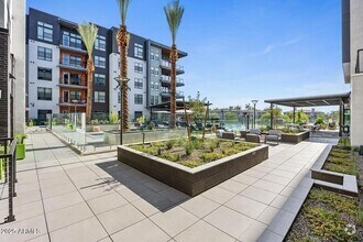 Building Photo - 7111 E Tierra Buena Ln