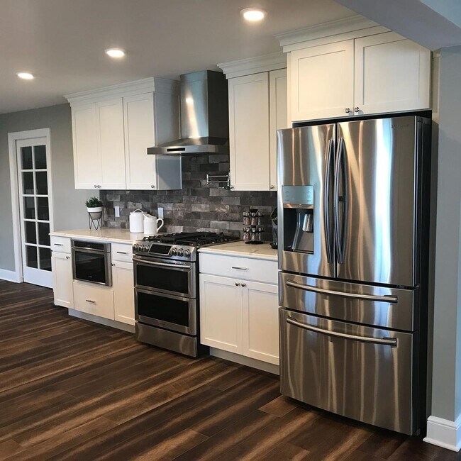 Building Photo - 8454 High St NE