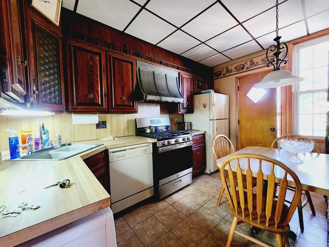 159 W 57th Apt 2 - 161 W 57th St