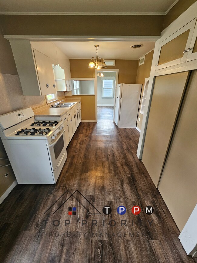 Building Photo - 3 Bedroom | 1 Bathroom Single Family Home ...