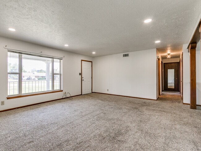 Building Photo - 204 E Morningside Dr