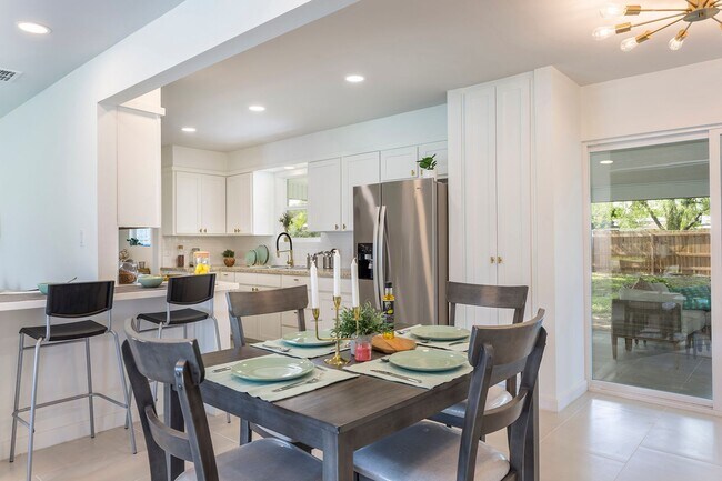 Foto del edificio - Beautiful 3 Bedroom House for Rent!