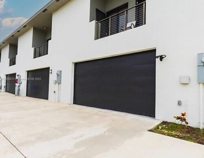 Building Photo - 488 NW 40th Ct