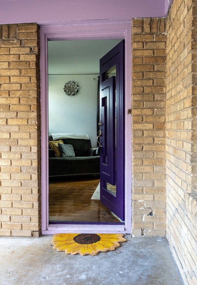 Foto del edificio - 3819 Roseland Ave