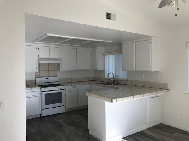 kitchen with old countertops - 630 Mountain View Ct