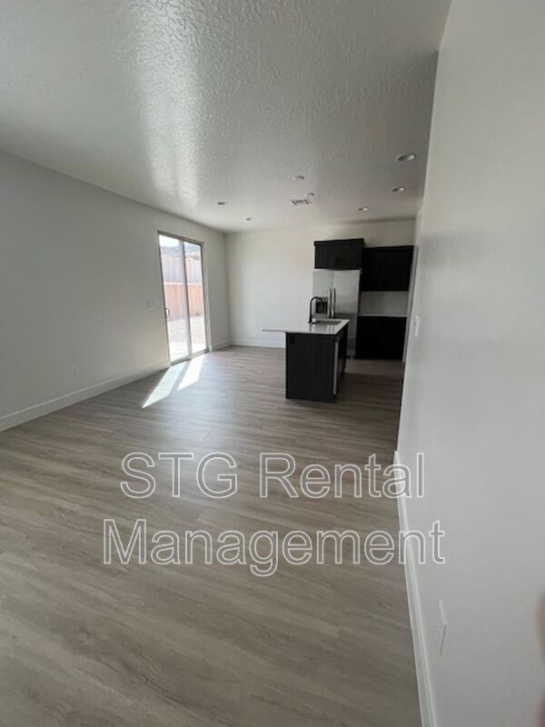 Foto del edificio - 4216 Strider Ln