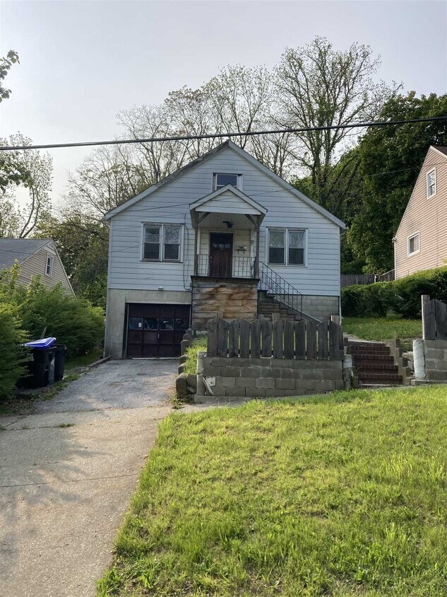 Primary Photo - 12 Du Bois Ave