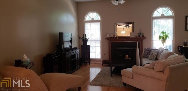 Building Photo - 10585 Summer Ridge Dr