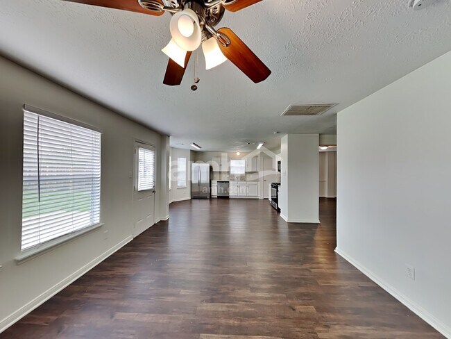 Foto del edificio - 9423 Eaglewood Spring Dr