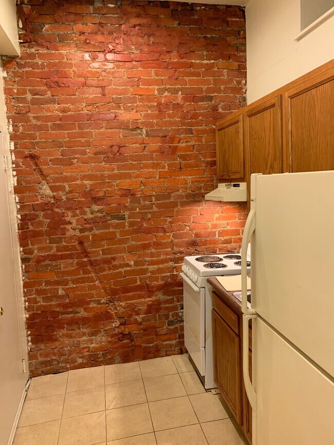 Building Photo - 16 N Saint Bernard St