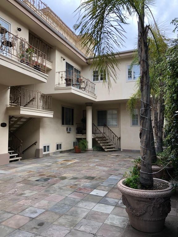 320 N Crescent Dr, Beverly Hills, CA 90210 Condo for Rent in Beverly
