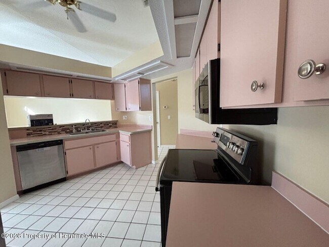 Building Photo - 10422 Henderson St