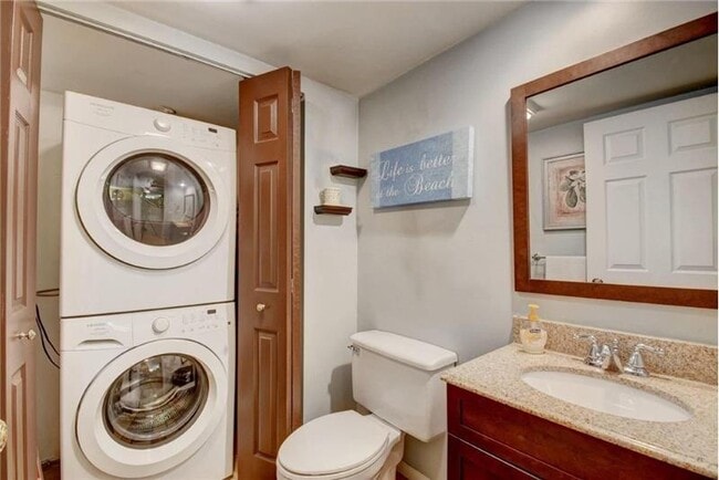 Building Photo - 404 4th Ln