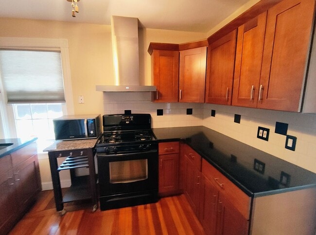 Building Photo - ***Providence/Elmhurst – Two Bed with all ...