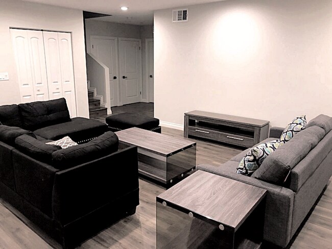 Foto del edificio - 1171 W 37th Pl