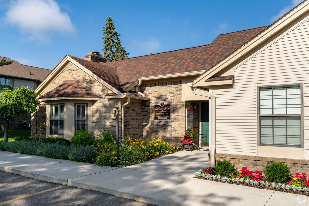 Primary Photo - Rolling Hills Apartments