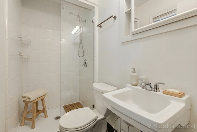 Foto del edificio - Lovely, Remodeled 3-Bedroom Home in West Asheville with Fenced-In Yard (6 or 12 Month Lease Options)