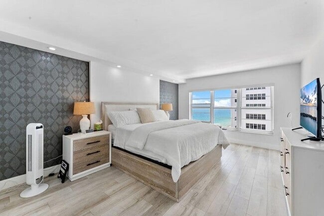 Building Photo - 3750 Galt Ocean Dr