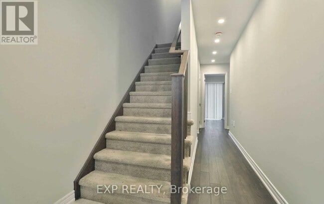 Photo du bâtiment - 32 Rapids Ln