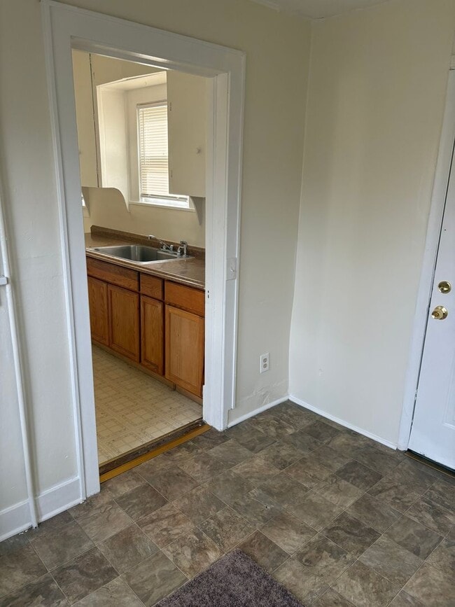 Building Photo - Nice 2 Bedroom