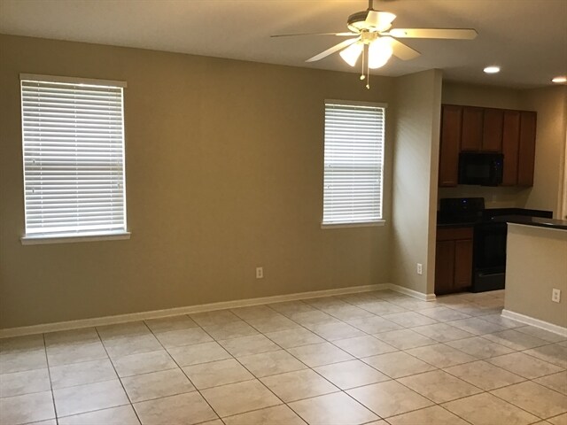 Foto del edificio - 305 Pine Arbor Cir