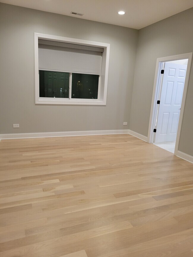 8039 Elmwood Ave Unit 302, Skokie, IL 60077 Condo for Rent in Skokie