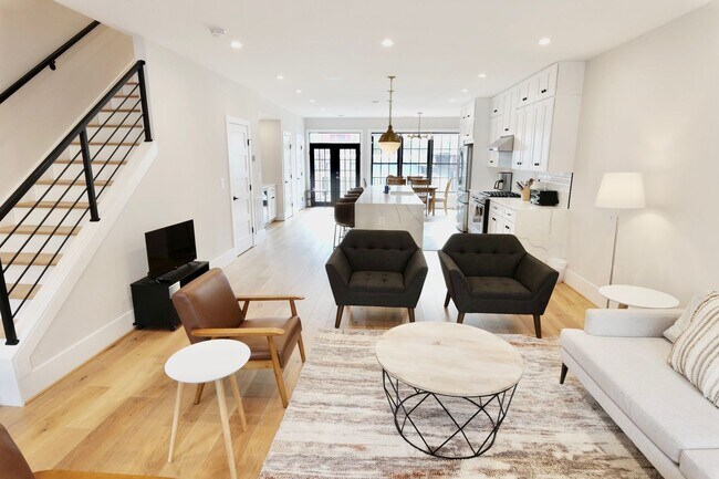 Foto del edificio - Luxury Rowhouse Living in Columbia Heights (w/Solar!)