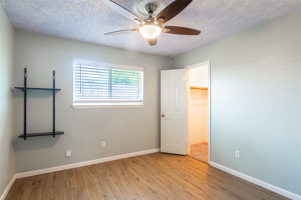Foto principal - 4015 Postwood Dr