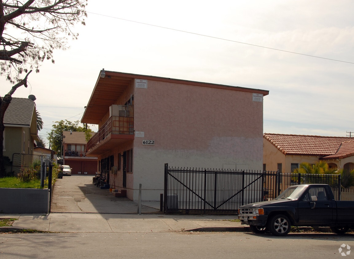 Building Photo - 6122 Mesa Ave