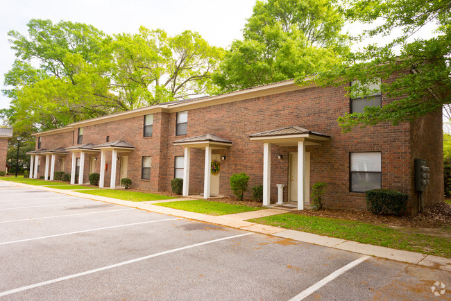 Foto del edificio - Greenbriar Townhomes