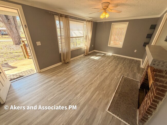 Foto del edificio - 104 Jackson Rd