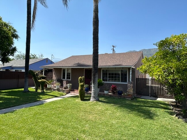 Building Photo - 2433 Maynard Dr