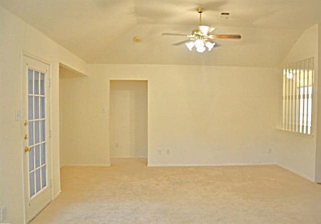 Building Photo - 2305 Brookview Dr