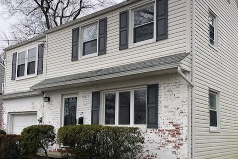 Single Family Home - 37 Greenvale Cir