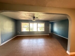 Building Photo - 209 Lamar Dr