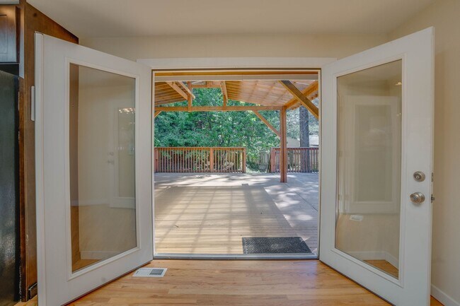 Building Photo - 2-Story, 4 Bedroom 3 Bath in Shoreline!  $3,800.00/mo.