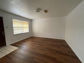 Building Photo - 4823 Shreveport Blvd