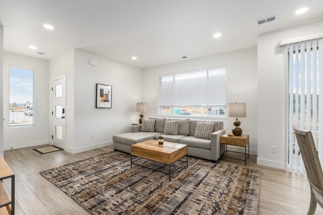 Foto del edificio - 5795 Champlain Dr