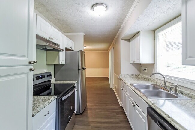 Building Photo - 7006 Knollwood Dr