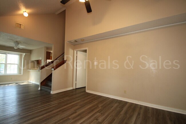 Foto del edificio - Two Story Willowsprings Home