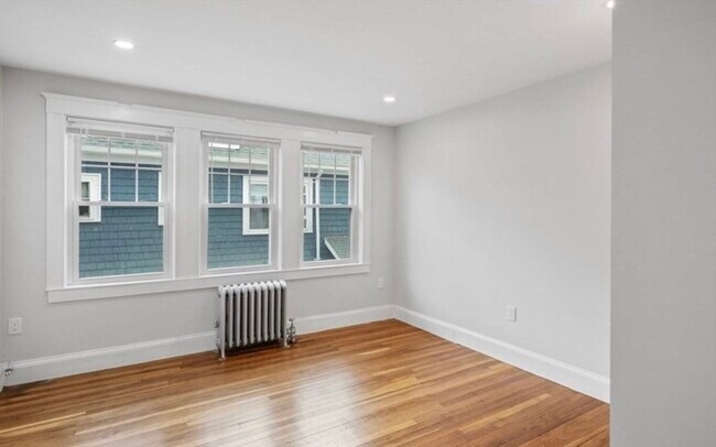 Foto del edificio - 79 Lenoxdale Ave