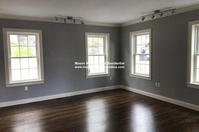 Building Photo - 3 bedroom in Waltham MA 02451