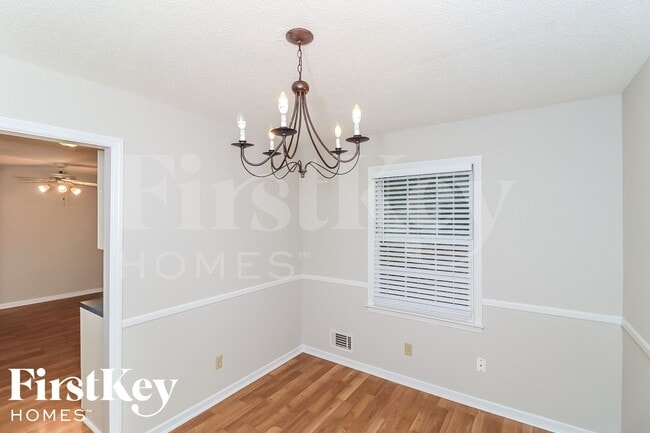 Foto del edificio - 1570 Sprayberry Dr