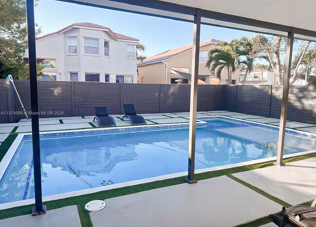 Foto del edificio - 656 NW 157th Ave