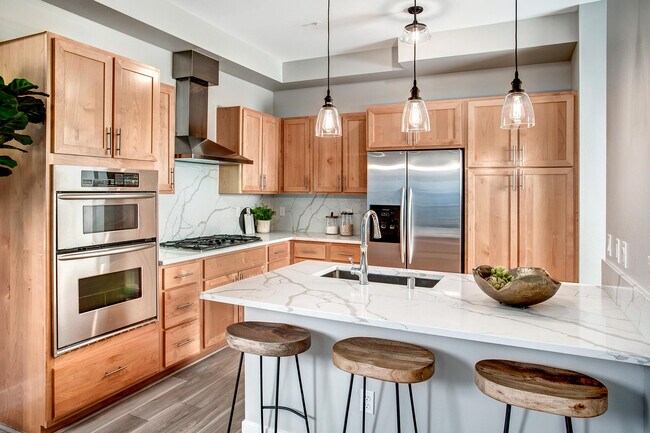 Building Photo - 375 Kirkland Ave