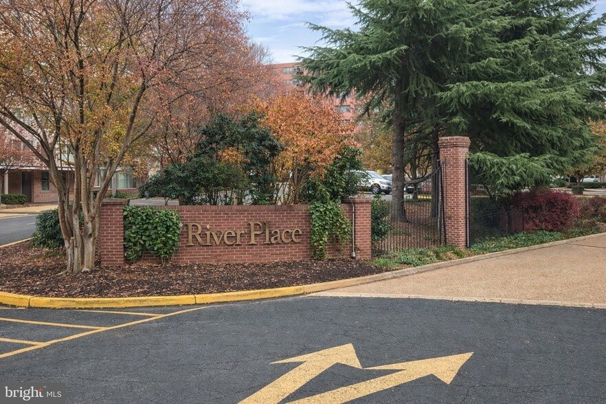 Photo - 1121 Arlington Blvd Unit 703