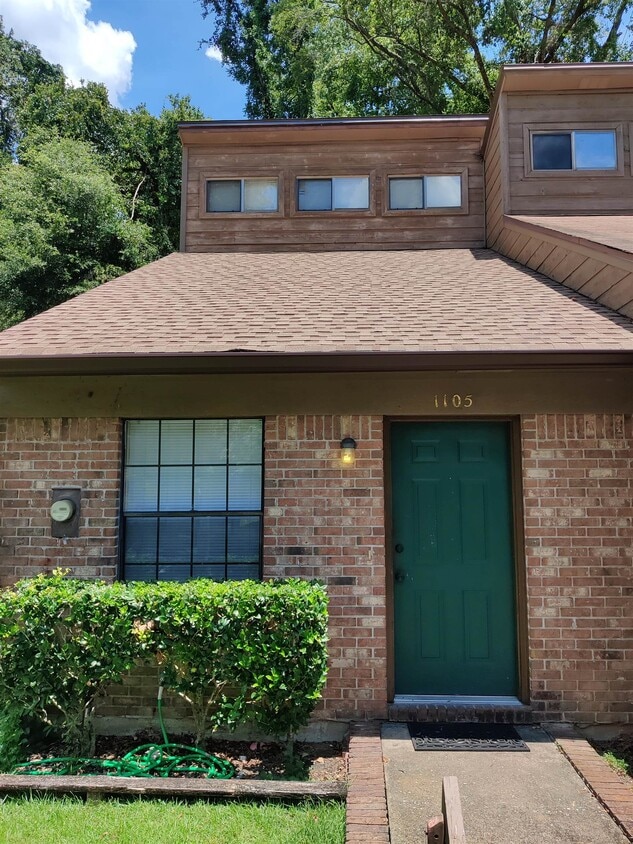 Primary Photo - 1105 Ocala Rd