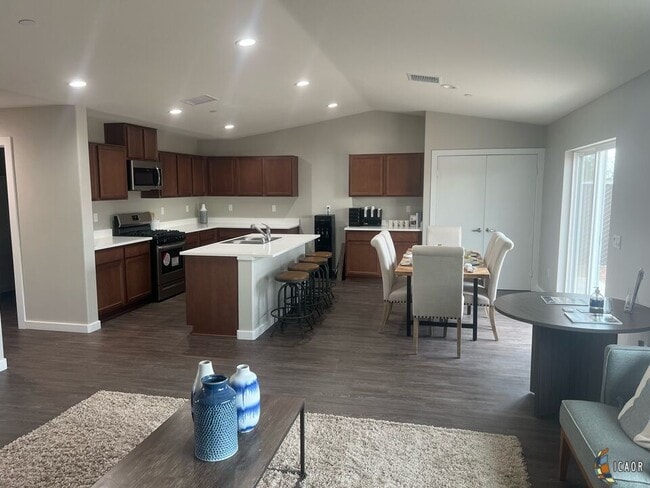 Building Photo - 485 Corral Ct