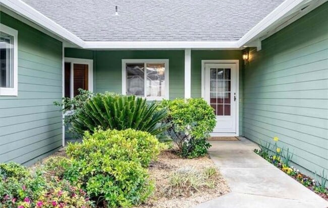 Building Photo - 3bd 2ba